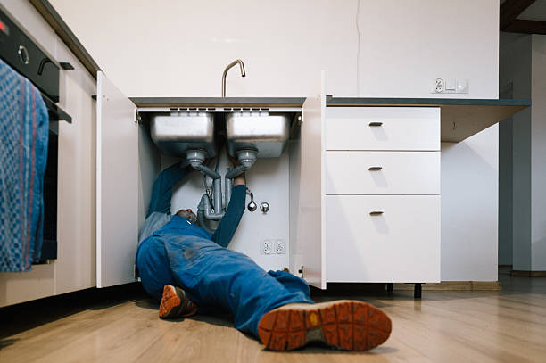 Professional Emergency Plumber technician working in Graettinger, IA